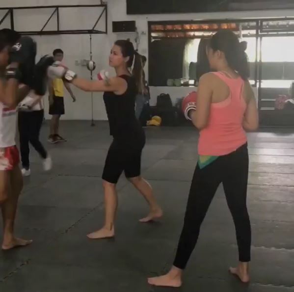 7 Gaya Maria Ozawa olahraga ini bikin gagal fokus, auranya seksi abis