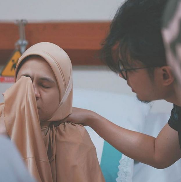 10 Momen persalinan anak kedua Nycta Gina, suami hampir tak dampingi