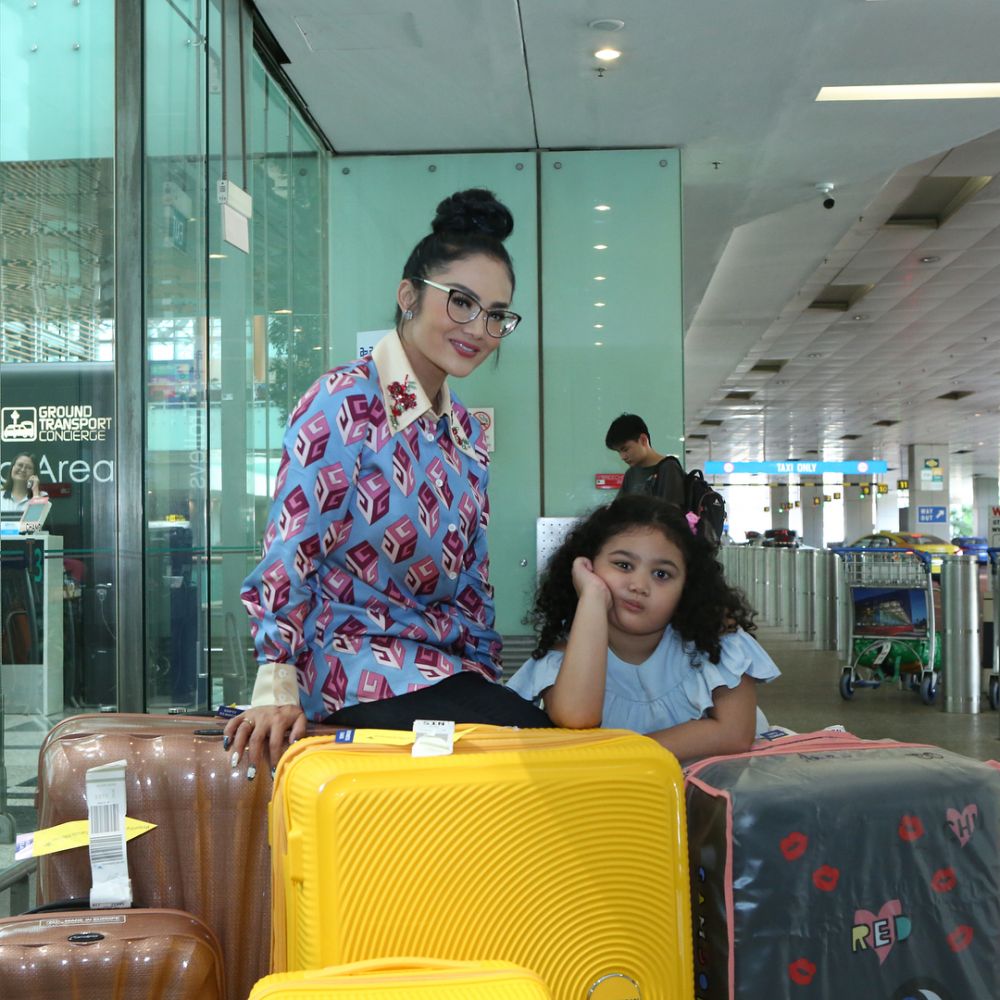 10 Gaya kompak Krisdayanti bareng Amora Lemos, sama-sama stylish abis