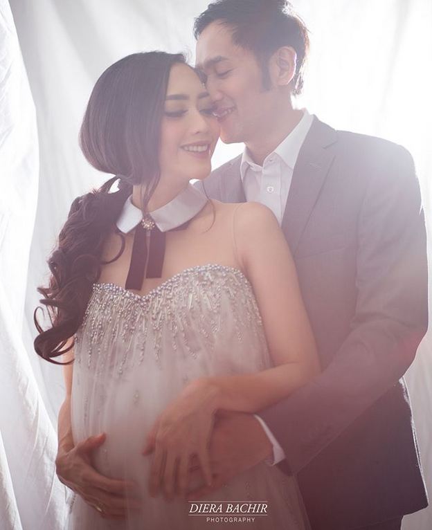 10 Potret maternity Ririn Dwi Ariyanti, menawan tanpa buka-bukaan