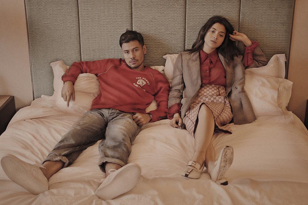 6 Gaya pemotretan pertama Chicco Jerikho & Putri Marino usai nikah