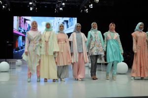 5 Potret koleksi Shafira di IFW 2018, angkat tema jalan di Bandung