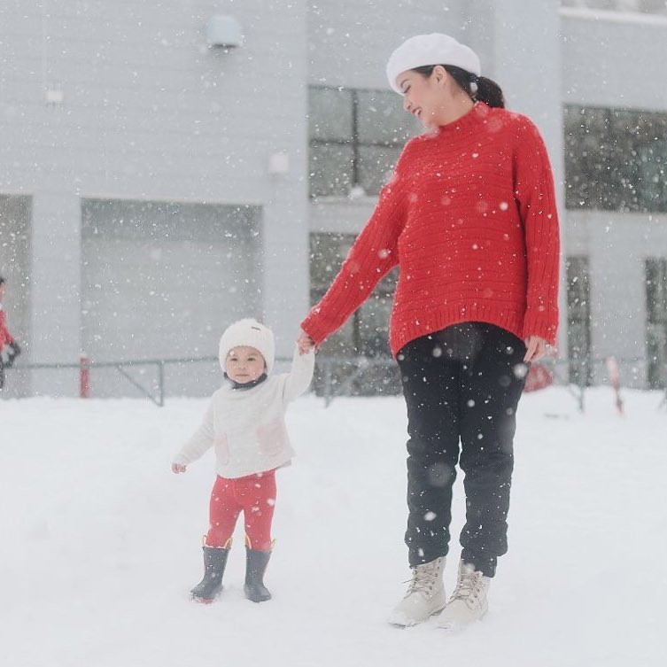 Berikan ASI eksklusif, 5 kisah selebriti menyapih ini bikin haru