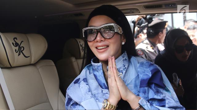 8 Foto Syahrini saat bersaksi di sidang kasus First Travel, cetar abis