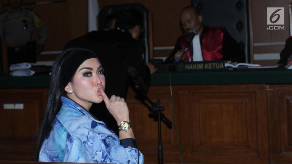 8 Foto Syahrini saat bersaksi di sidang kasus First Travel, cetar abis