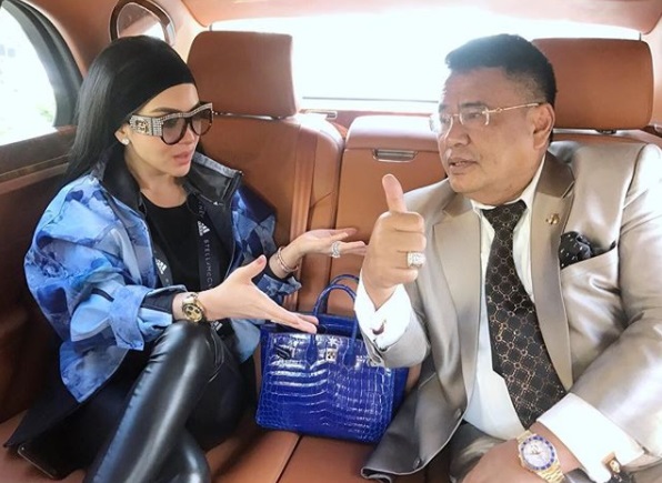 Bersaksi di sidang First Travel, Syahrini kenakan outfit Rp 12 M lebih