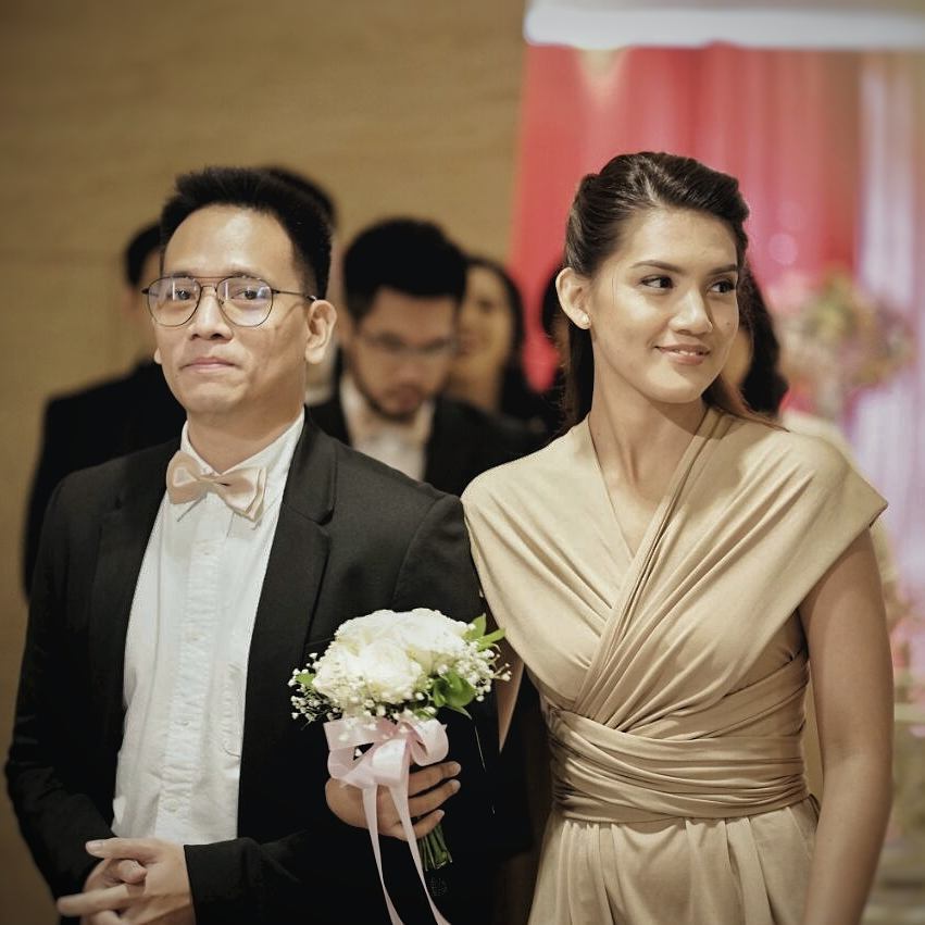 Jarang terekspos, ini 8 potret kemesraan Monita Tahalea & calon suami