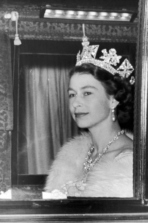 7 Potret lawas Ratu Elizabeth II saat muda, cantiknya luar biasa