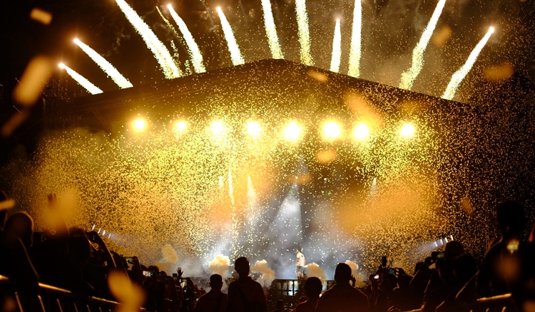 Begini keseruan konser The Chainsmokers yang hebohkan panggung Jakarta