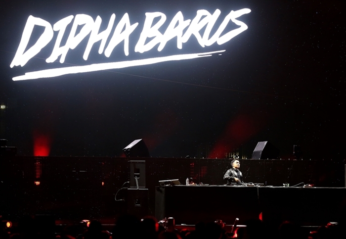 Begini keseruan konser The Chainsmokers yang hebohkan panggung Jakarta