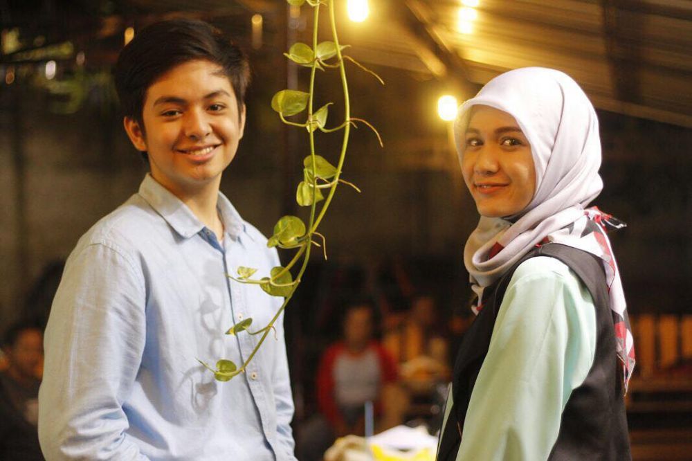 10 Penampilan Dea Imut berbalut hijab, pesonanya bikin hati teduh