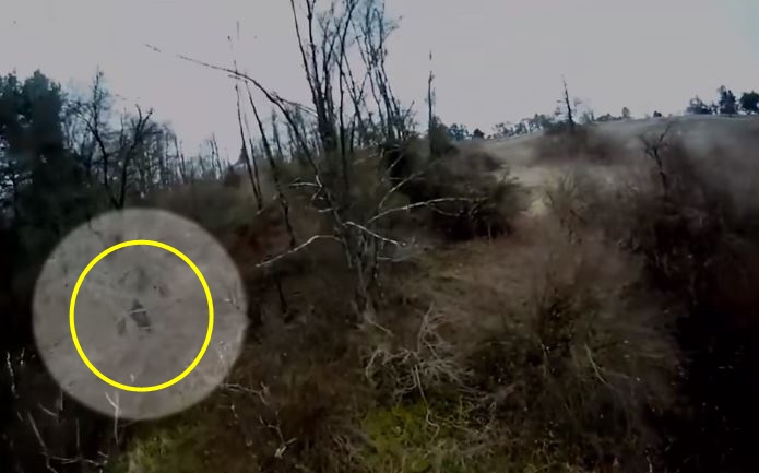 5 Penampakan sosok misterius tertangkap drone ini bikin merinding