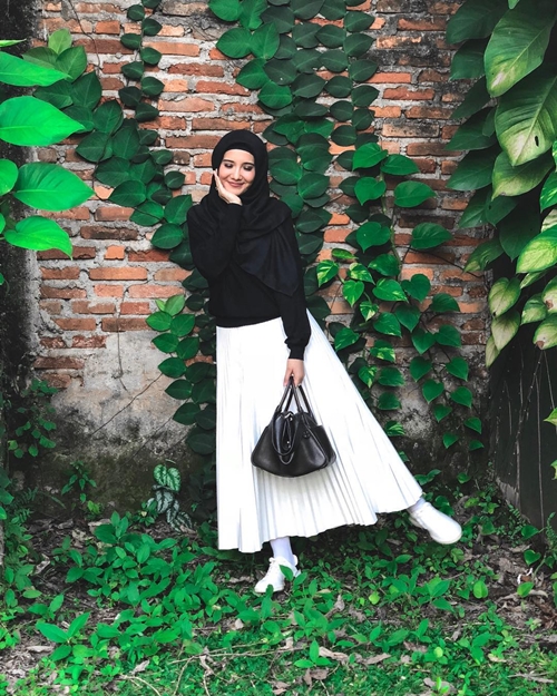 10 Gaya baru Zaskia Sungkar kenakan hijab syar'i usai pulang umrah