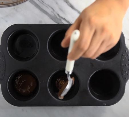 Begini cara bikin es krim bonbon stroberi yang manis dan lembut abis