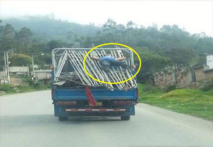 8 Tingkah berbahaya bisa bikin nyawa melayang ini ngerinya kebangetan