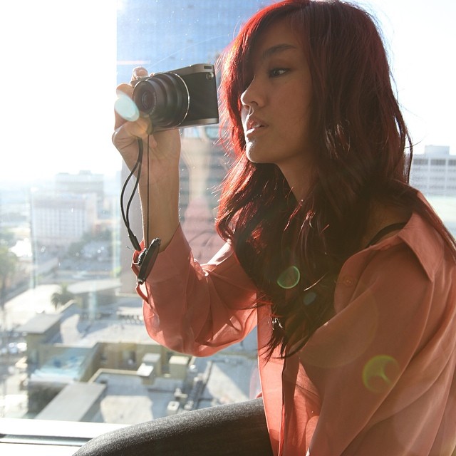 10 Transformasi gaya Agnez Mo, dari tampil polos hingga SWAG abis