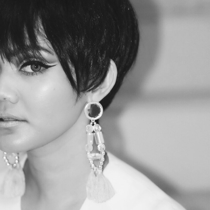 Tampil dengan gaya rambut baru, Rina Nose bikin warganet pangling