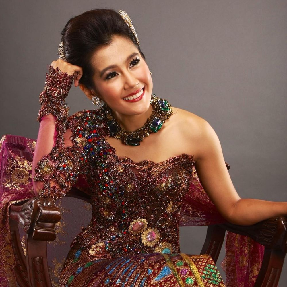 Totalitas akting, 4 seleb cantik ini pernah perankan PSK dalam film