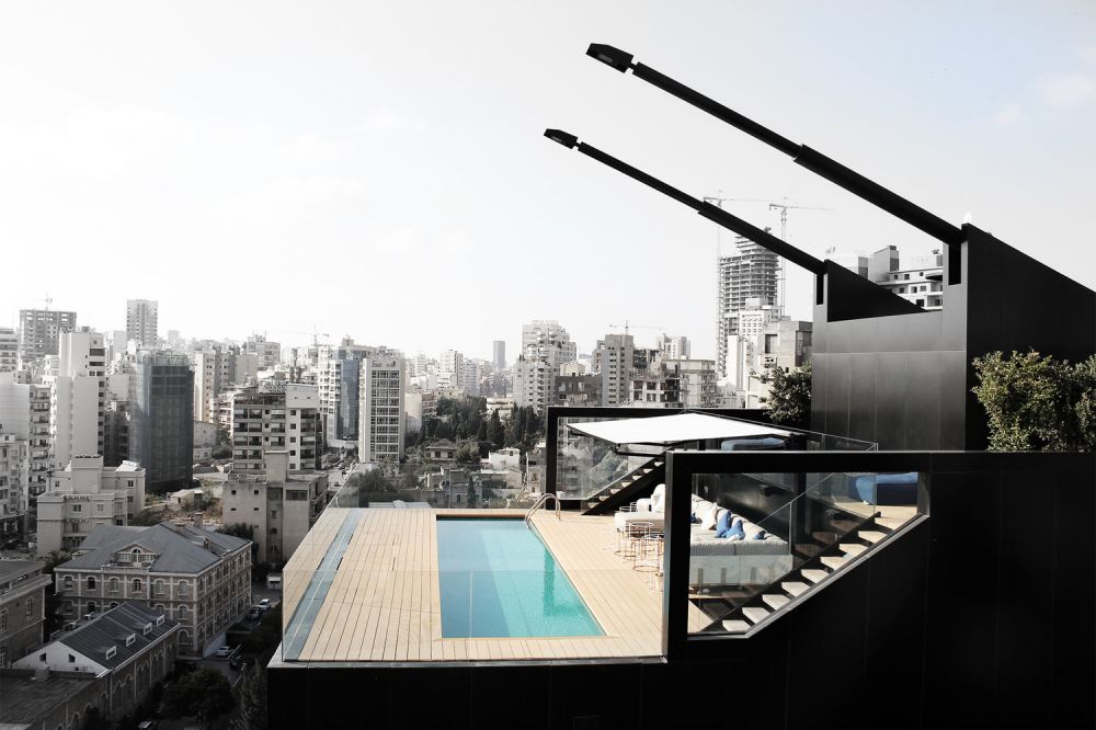 9 Desain rooftop inspiratif abis, bisa jadi taman hingga ruang bermain