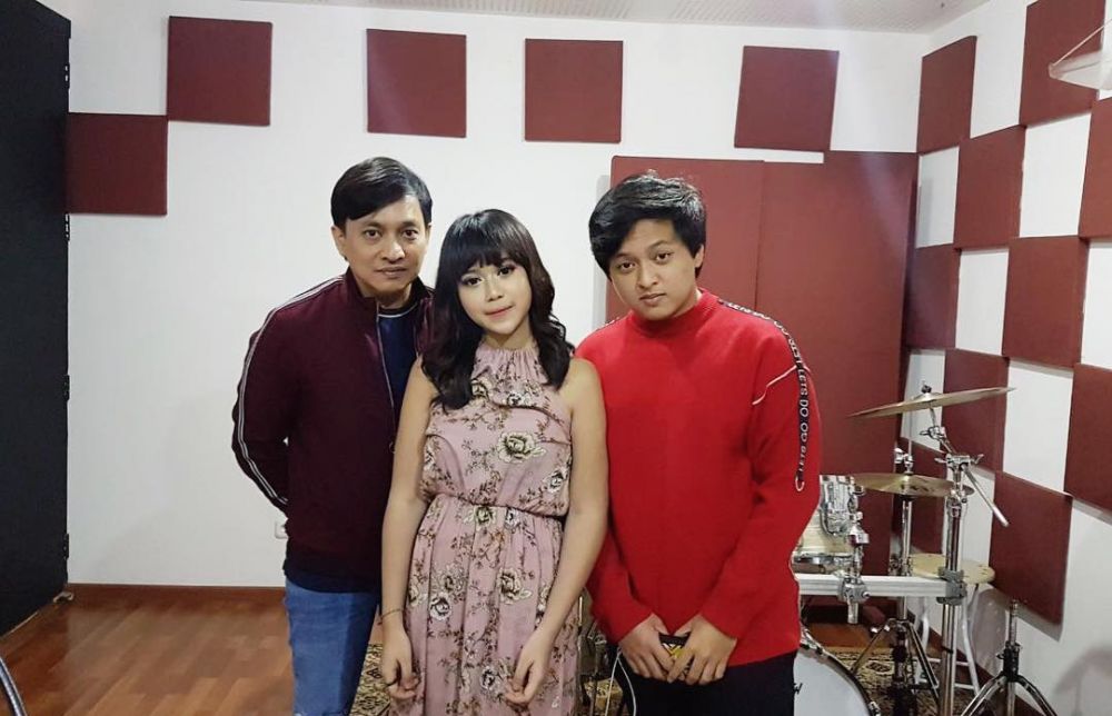 Bikin proyek bareng, ini 5 momen keseruan Jodie & anak Yovie Widianto