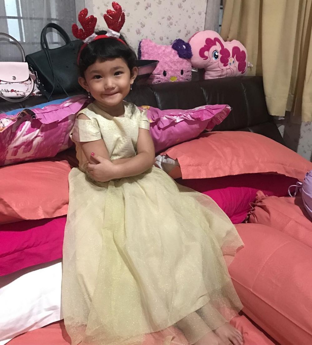 Ini 8 penampakan isi rumah dan vila mewah milik Ayu Ting Ting