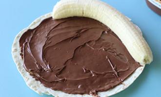 Resep mudah Nutella & Banana sushi, kreasi makanan Jepang yang manis