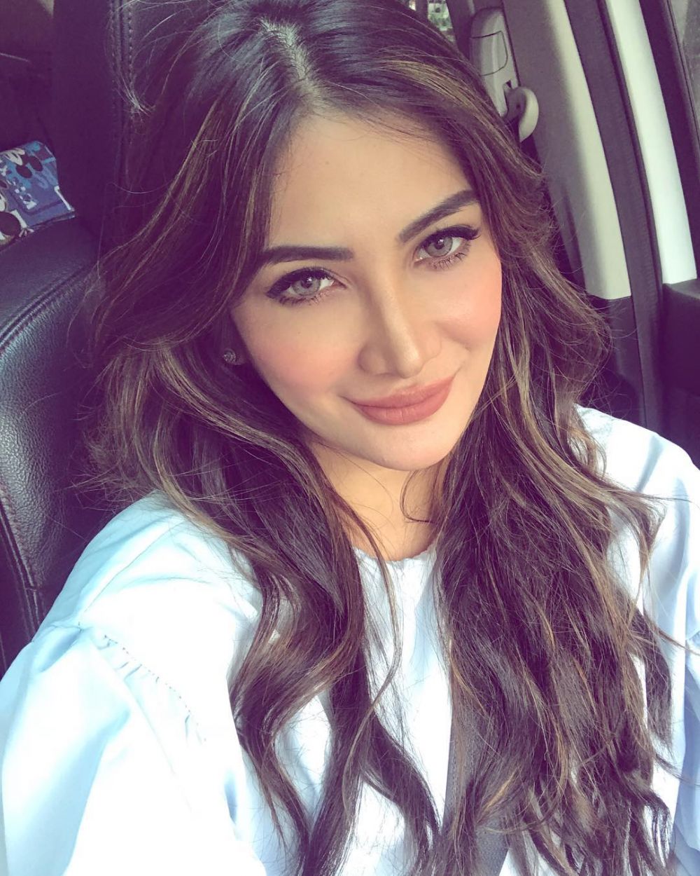 Mulai berhijab, begini penampilan Natalie Sarah dengan balutan jilbab 