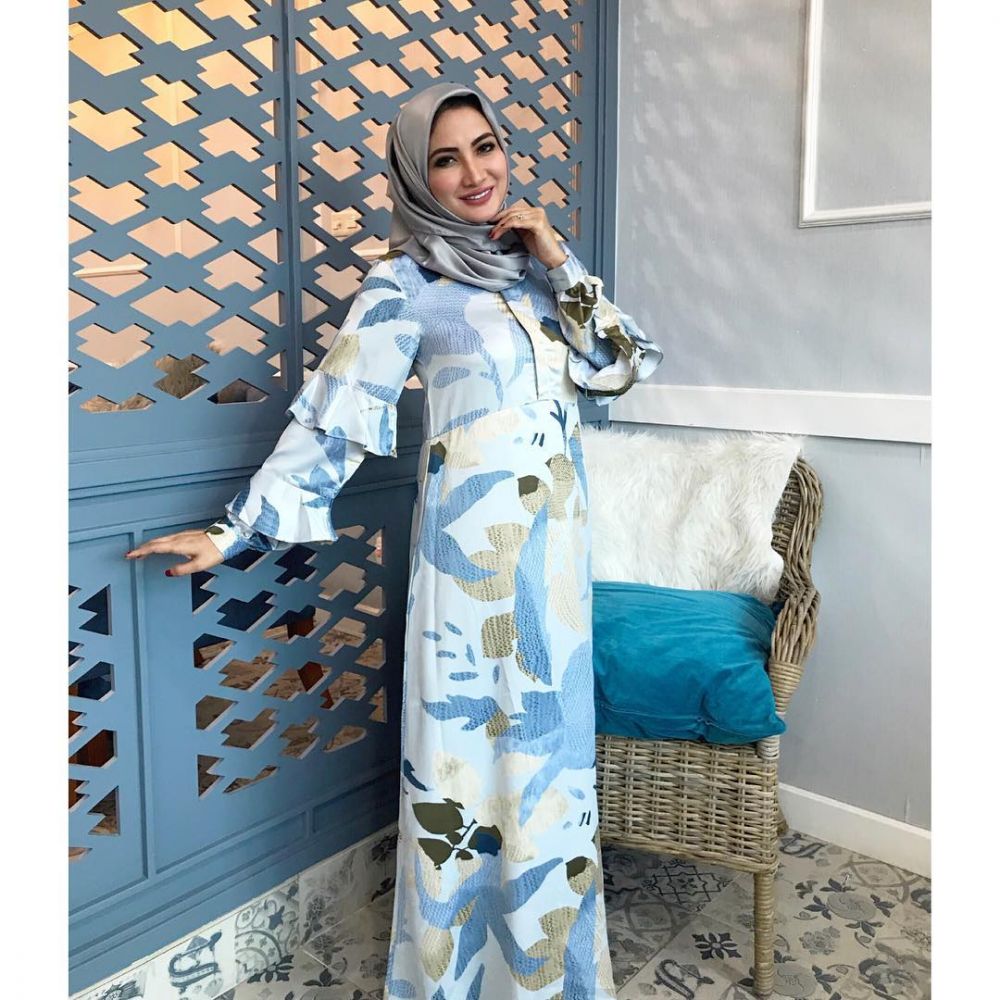 Mulai berhijab, begini penampilan Natalie Sarah dengan balutan jilbab 