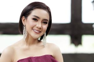 10 Pesona Cita Citata saat pamer pundak seksi, bikin cowok geregetan  