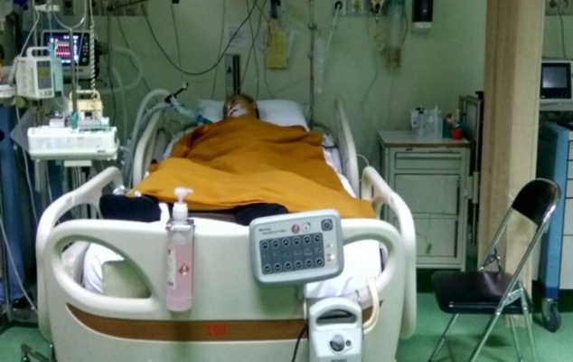 5 Kisah haru bukti bakti murid kepada gurunya, salut