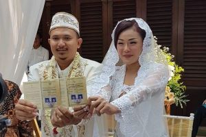 7 Momen bahagia detik-detik pernikahan Chef Aiko dengan adat Betawi