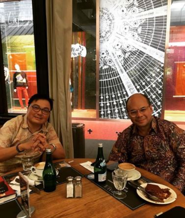 10 Gaya parlente Romy Soekarno, suami Donna Harun yang jarang diekspos