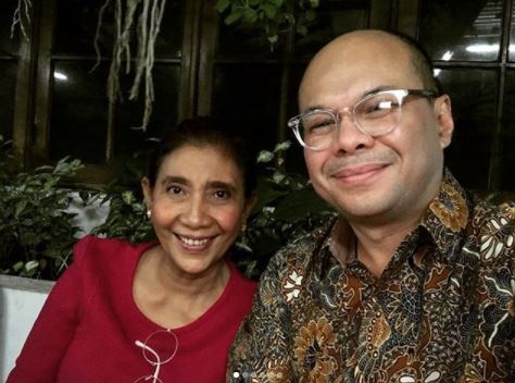 10 Gaya parlente Romy Soekarno, suami Donna Harun yang jarang diekspos