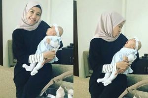 7 Rona bahagia Laudya Bella gendong bayi, tampak penyayang banget