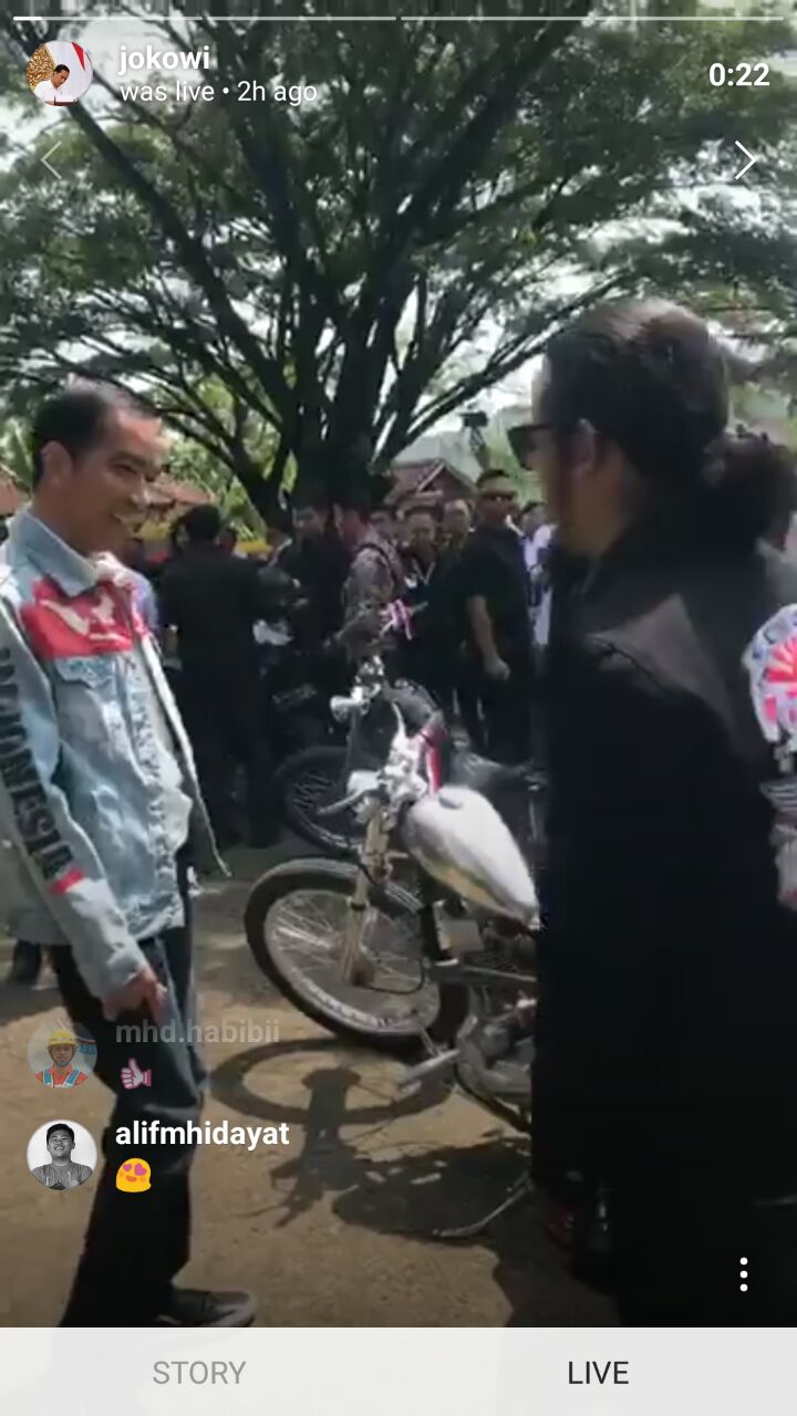 7 Potret Jokowi jajal aneka motor custom sebelum touring, weekend seru