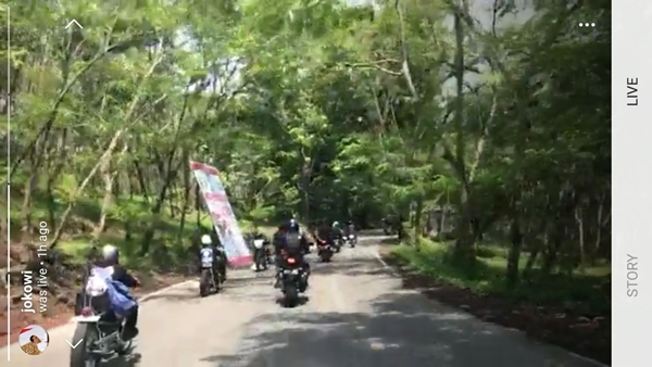 7 Potret Jokowi jajal aneka motor custom sebelum touring, weekend seru