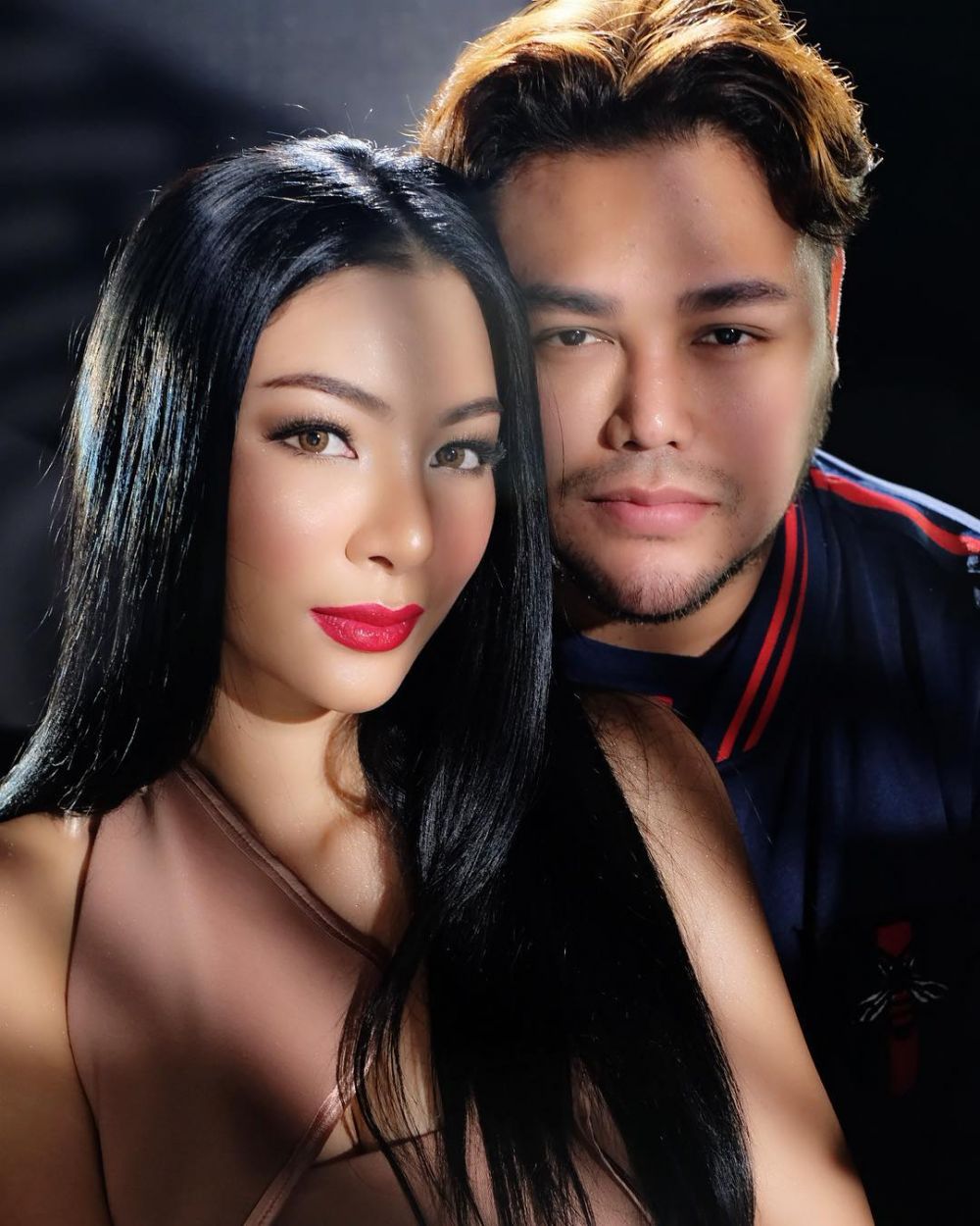 10 Potret kedekatan Ivan Gunawan dengan model Thailand, pacaran nih? 