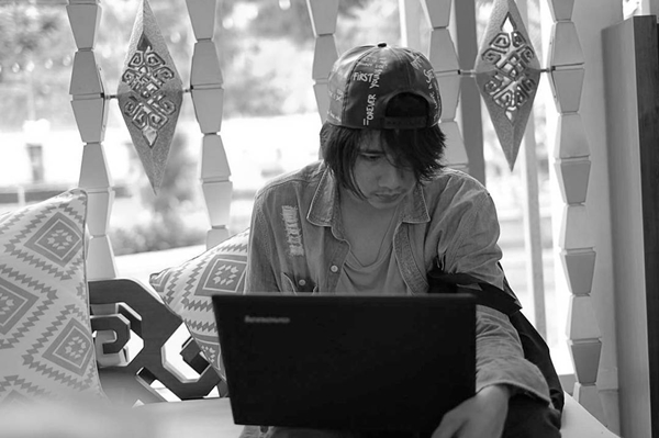 10 Gaya Panji, adik bungsu Ammar Zoni yang disebut mirip Jefri Nichol