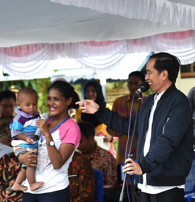 7 Jaket hits yang dikenakan Jokowi, ada yang ala Dilan