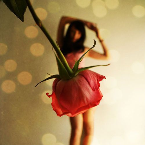 10 Foto ilusi perspektif gaun dari bunga ini hasilnya cantik abis