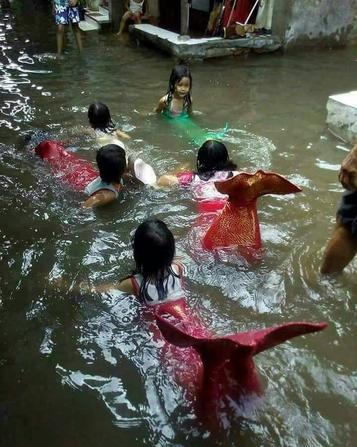 8 Potret absurd 'menyatu dengan alam' ini bikin susah nahan tawa