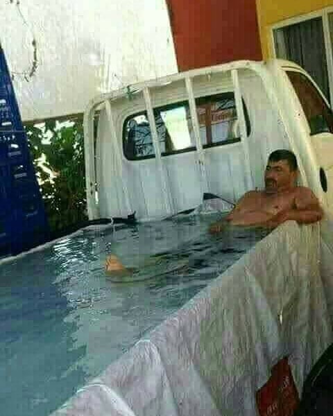 8 Potret absurd 'menyatu dengan alam' ini bikin susah nahan tawa