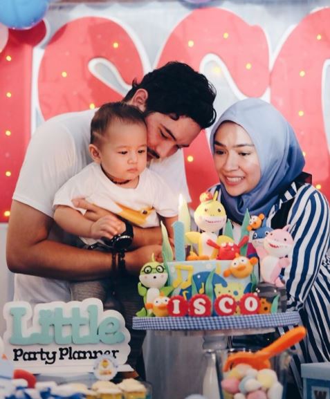 8 Potret keseruan ulang tahun Alem Isco Zeroun, anak Aryani Fitriana