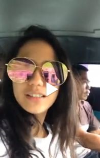 5 Gaya Pevita Pearce naik angkot, tetap cetar membahana