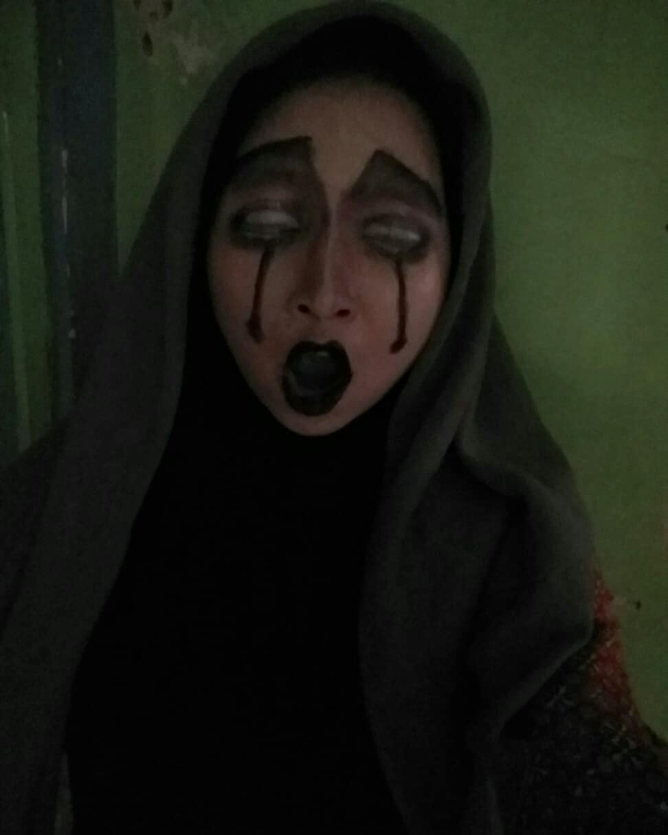 10 Gaya kocak warganet tiru makeup hantu Ivanna Danur ini bikin ngakak