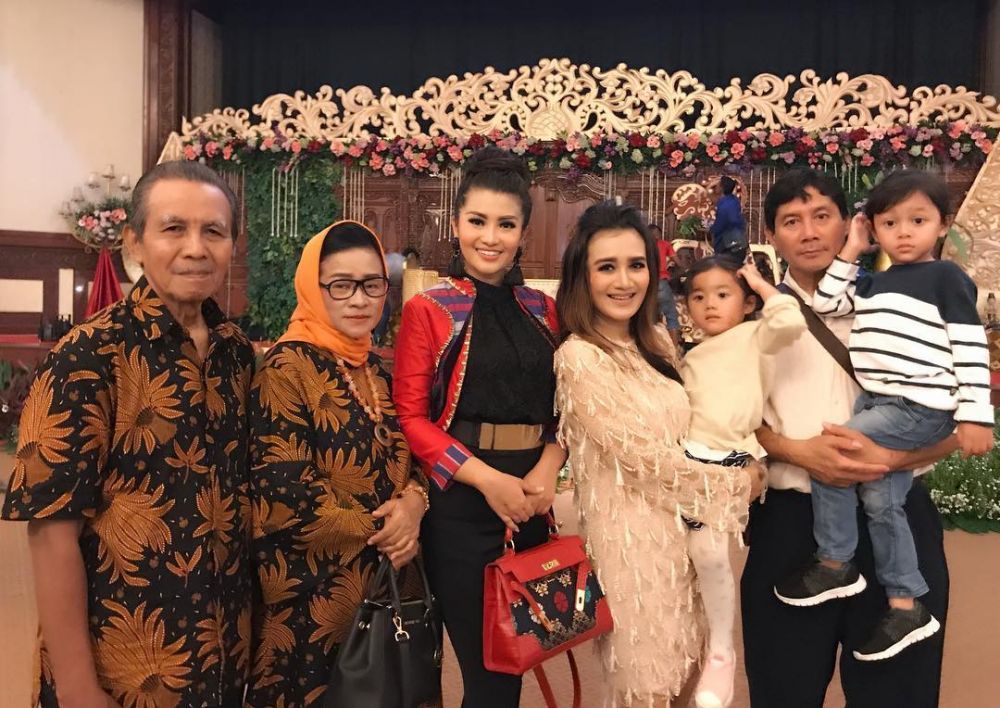 Sama-sama bersuara merdu, 8 pedangdut ini ternyata kakak-beradik