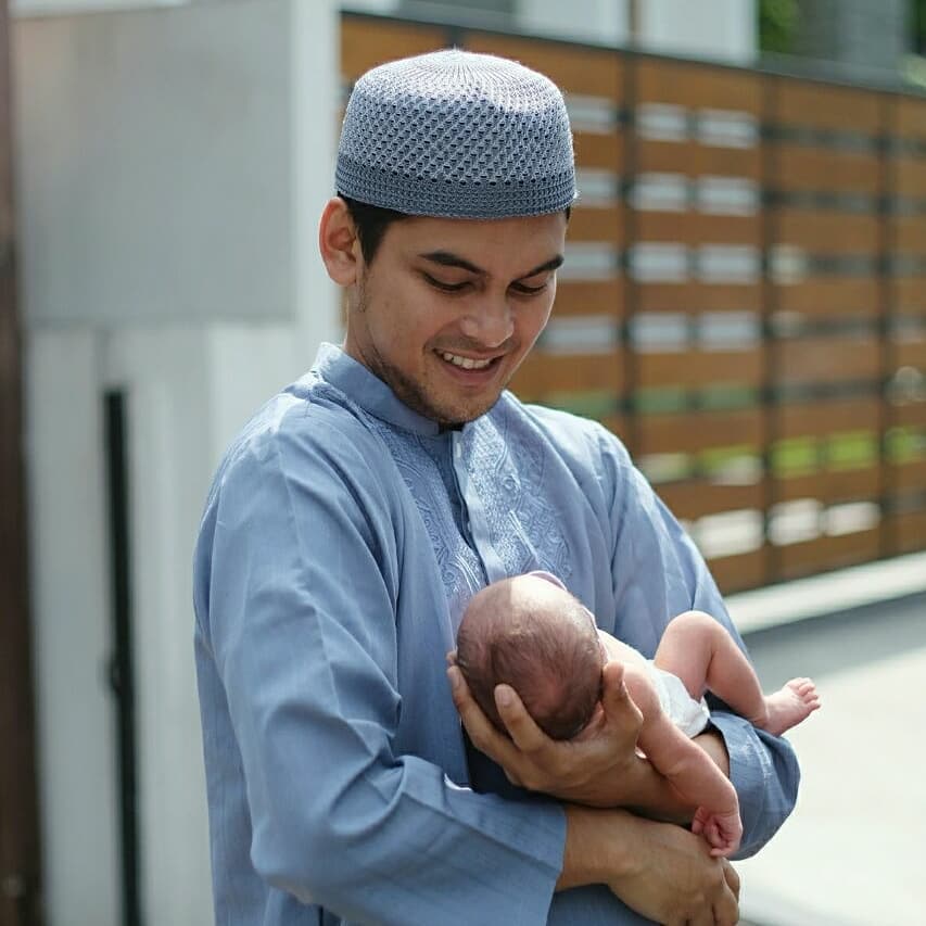 Resmi jadi ayah, begini 10 potret Ridwan Ghany bareng si kecil Maher