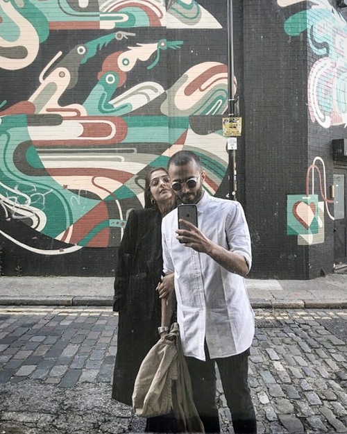 Akan gelar pernikahan di Swiss, ini 7 kemesraan Sonam Kapoor & kekasih