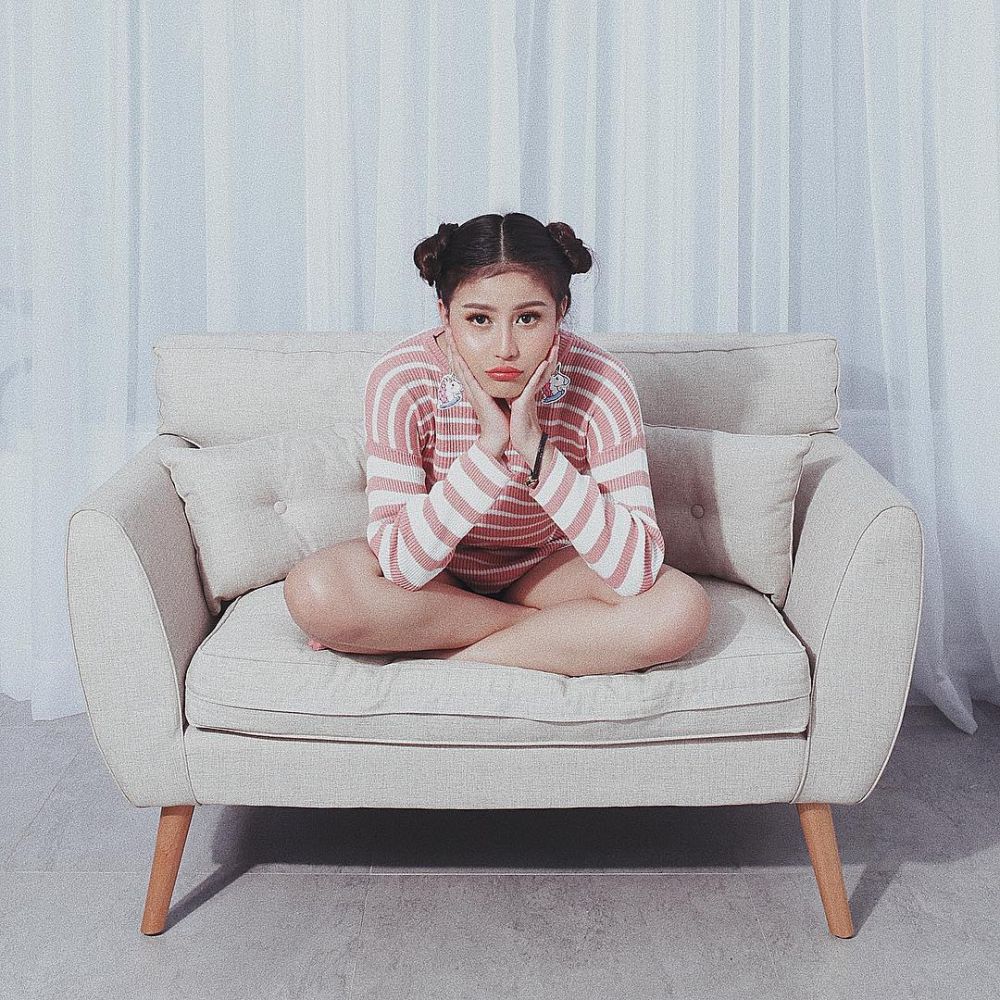 Imut bak idol K-Pop, ini 9 gaya Awkarin dengan rambut kuncir dua