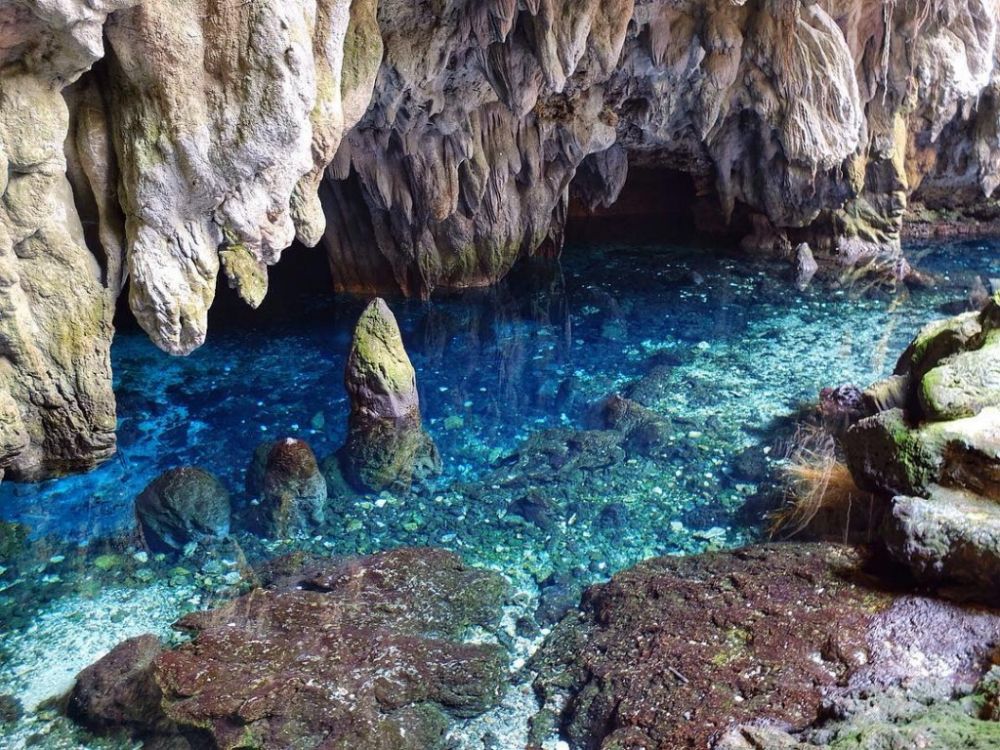 10 Wisata gua bawah laut terindah di dunia, ada 4 di Indonesia